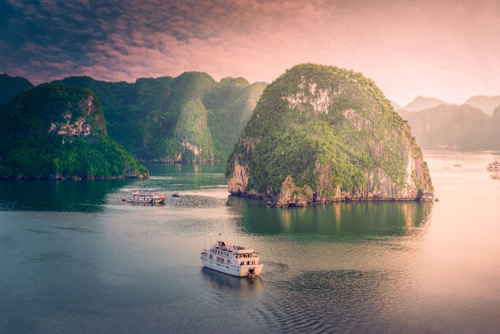 Ambassador Yacht Awarded Two Vietnam Record Organization Records
